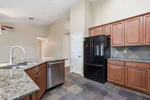 Kitchen - 3562 E Red Oak Ln, Gilbert, AZ 85297 photo 2 of 4