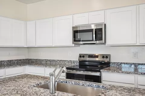 Kitchen - 10136 W Devonshire Ave, Phoenix, AZ 85037 photo 4 of 4