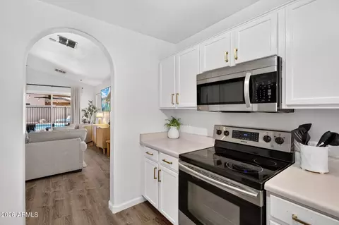 Kitchen - 2553 E Jasper Dr, Gilbert, AZ 85296 photo 2 of 4