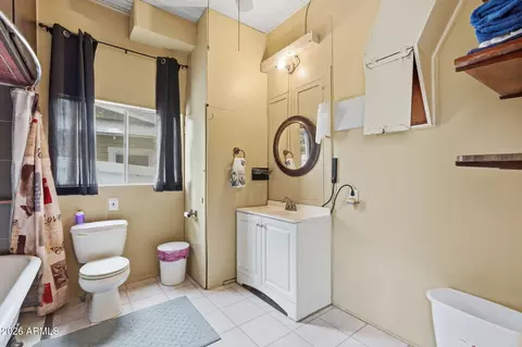 Bath - 377 S Second St, Globe, AZ 85501 photo 7 of 8