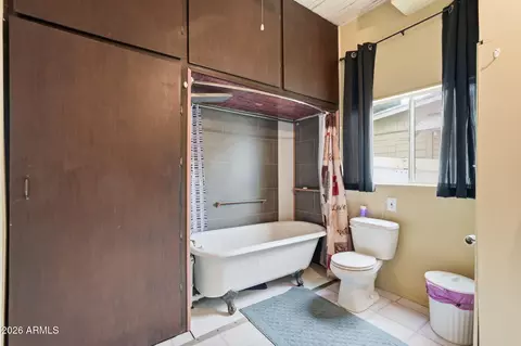 Bath - 377 S Second St, Globe, AZ 85501 photo 6 of 8
