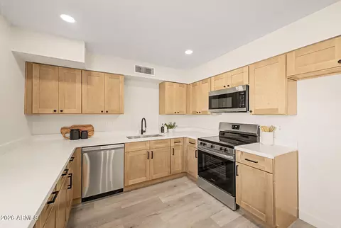 Kitchen - 3911 N 87th Ave, Phoenix, AZ 85037 photo 3 of 4