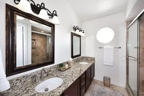 Bath - 3642 E Renee Dr, Phoenix, AZ 85050 photo 1 of 5