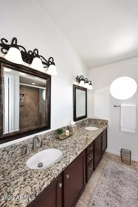 Bath - 3642 E Renee Dr, Phoenix, AZ 85050 photo 2 of 5