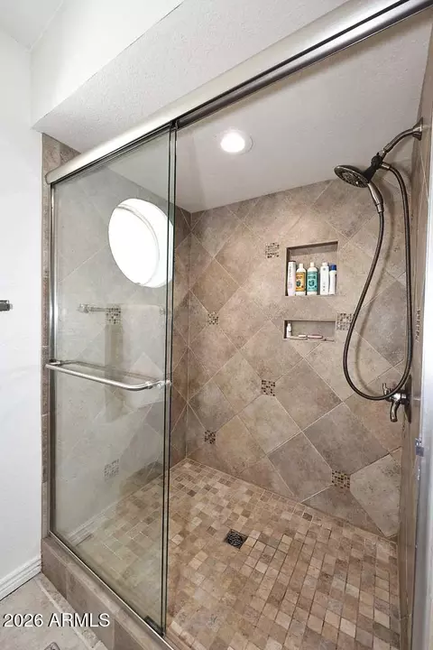 Bath - 3642 E Renee Dr, Phoenix, AZ 85050 photo 3 of 5