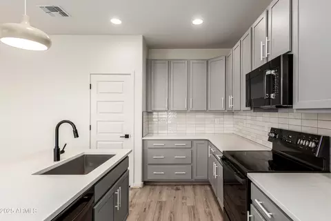 Kitchen - 48 E Bates St, Mesa, AZ 85201 photo 3 of 5