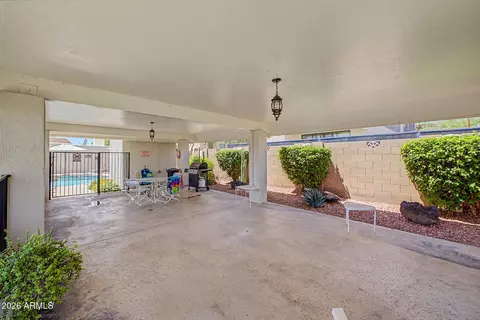Exterior - 1622 E Borghese Pl, Phoenix, AZ 85016 photo 7 of 9