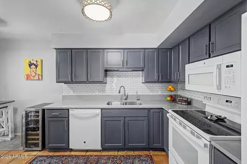 Kitchen - 1622 E Borghese Pl, Phoenix, AZ 85016 photo 1 of 3