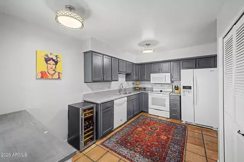 Kitchen - 1622 E Borghese Pl, Phoenix, AZ 85016 photo 2 of 3