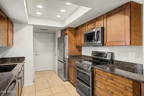 Kitchen - 2208 E Hearn Rd, Phoenix, AZ 85022 photo 3 of 4