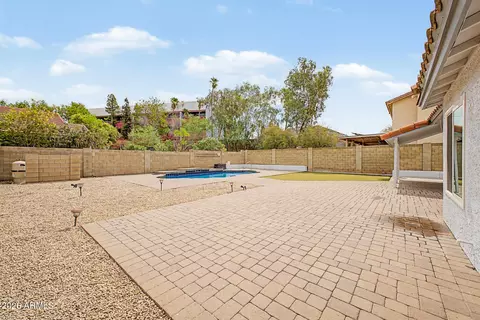 Exterior - 2208 E Hearn Rd, Phoenix, AZ 85022 photo 4 of 7