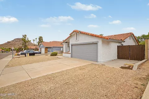 Exterior - 2208 E Hearn Rd, Phoenix, AZ 85022 photo 6 of 7