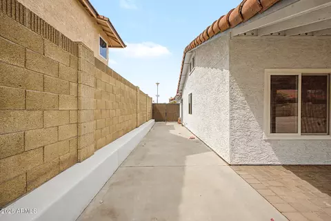 Exterior - 2208 E Hearn Rd, Phoenix, AZ 85022 photo 5 of 7