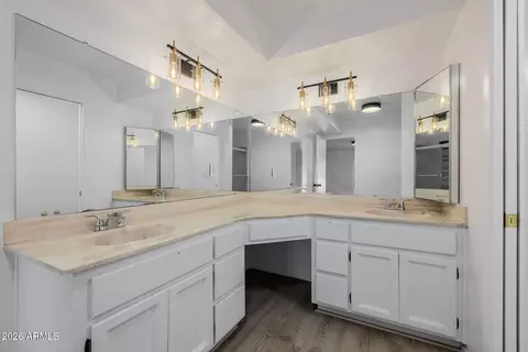 Bath - 1875 E State Ave, Phoenix, AZ 85020 photo 2 of 6