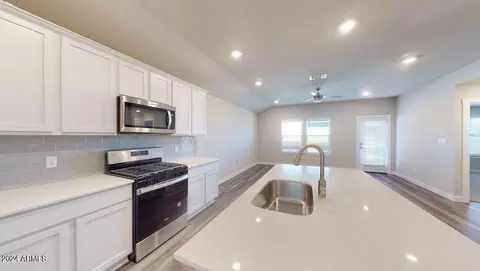 Entry Way - 2824 W Sable Ave, Apache Junction, AZ 85120 photo 2 of 10