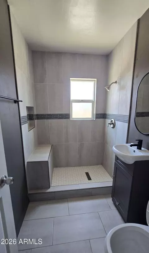 Bath - 203 W Mission Ln, Phoenix, AZ 85021 photo 2 of 2
