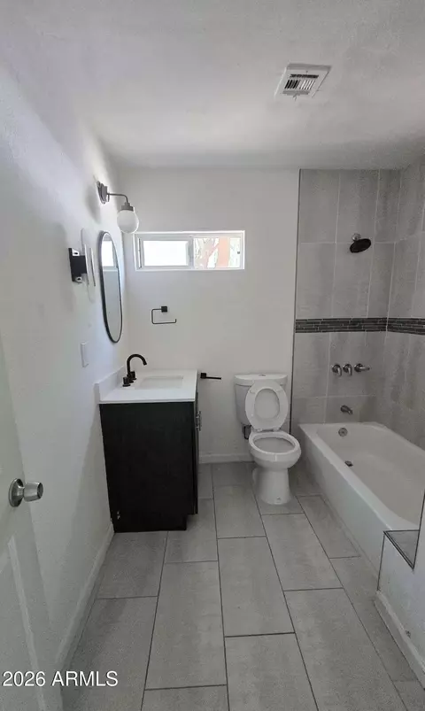 Bath - 203 W Mission Ln, Phoenix, AZ 85021 photo 1 of 2