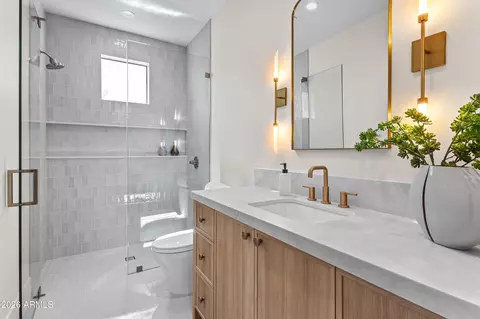 Bath - 4119 E Stanford Dr, Phoenix, AZ 85018 photo 9 of 9