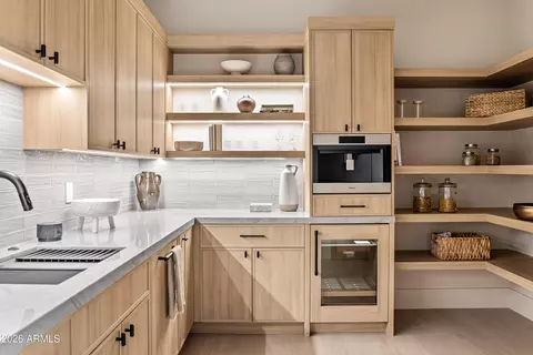 Kitchen - 4119 E Stanford Dr, Phoenix, AZ 85018 photo 7 of 7
