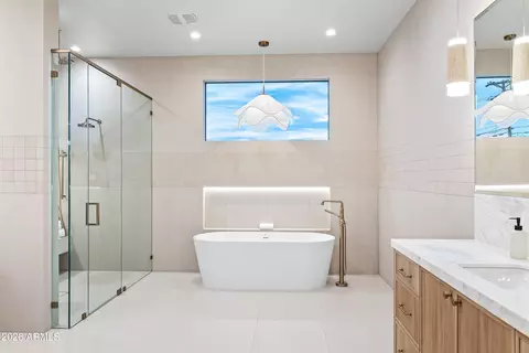 Bath - 4119 E Stanford Dr, Phoenix, AZ 85018 photo 10 of 11