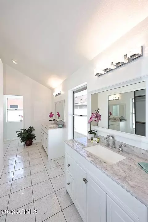 Bath - 912 E Annette Dr, Phoenix, AZ 85022 photo 5 of 5