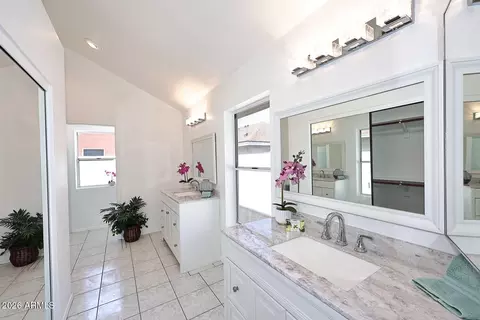 Bath - 912 E Annette Dr, Phoenix, AZ 85022 photo 1 of 5
