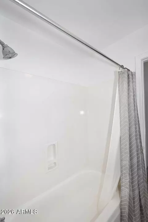 Bath - 912 E Annette Dr, Phoenix, AZ 85022 photo 4 of 5