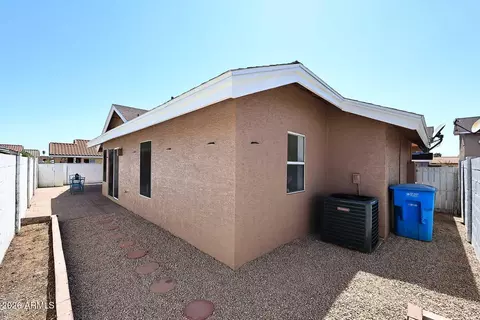 Exterior - 912 E Annette Dr, Phoenix, AZ 85022 photo 5 of 6