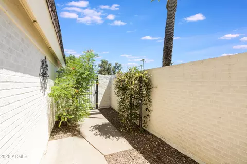 Exterior - 3157 E Hazelwood St, Phoenix, AZ 85016 photo 2 of 8