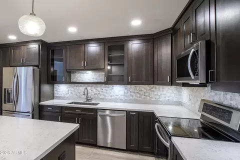 Kitchen - 3157 E Hazelwood St, Phoenix, AZ 85016 photo 2 of 4