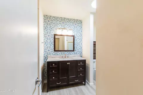 Bath - 3157 E Hazelwood St, Phoenix, AZ 85016 photo 2 of 3