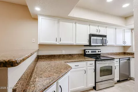 Kitchen - 3235 E Camelback Rd #220, Phoenix, AZ 85018 photo 4 of 5