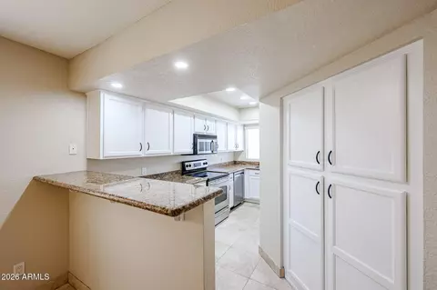 Kitchen - 3235 E Camelback Rd #220, Phoenix, AZ 85018 photo 1 of 5