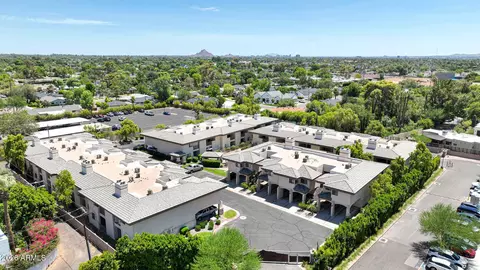 View/Area - 3235 E Camelback Rd #220, Phoenix, AZ 85018 photo 5 of 6