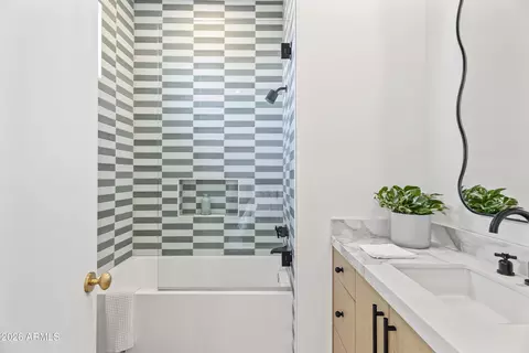 Bath - 54 W Palm Ln, Phoenix, AZ 85003 photo 5 of 7
