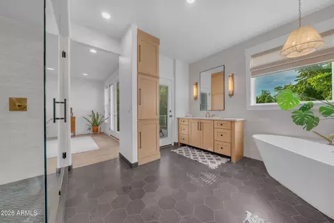 Bath - 18110 E Sunnybrook Ln, Gilbert, AZ 85298 photo 2 of 7