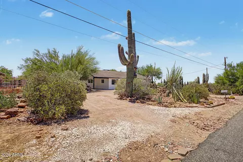 Exterior - 5919 E 12th Ave, Apache Junction, AZ 85119 photo 4 of 7