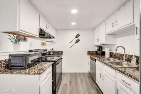 Kitchen - 3511 E Baseline Rd #1154, Phoenix, AZ 85042 photo 5 of 5