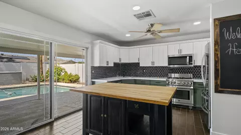 Kitchen - 4819 E Western Star Blvd, Phoenix, AZ 85044 photo 2 of 3