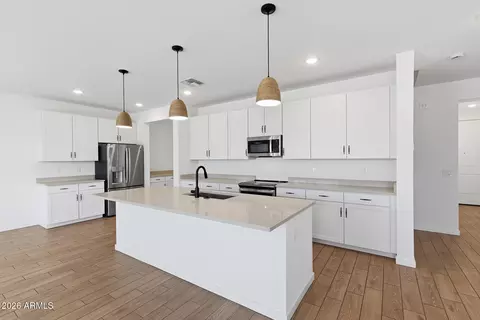 7435 N 74th Ave, Glendale, AZ 85303