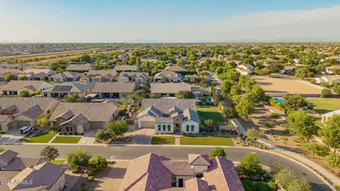 View/Area - 2580 E Vallejo Dr, Gilbert, AZ 85298 photo 2 of 16
