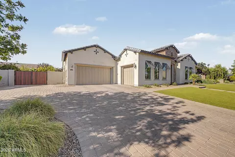 Exterior - 2580 E Vallejo Dr, Gilbert, AZ 85298 photo 6 of 26