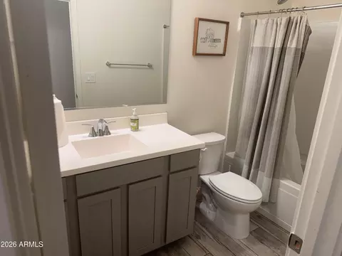 Bath - 2764 E Sequoia Dr, Phoenix, AZ 85050 photo 2 of 3