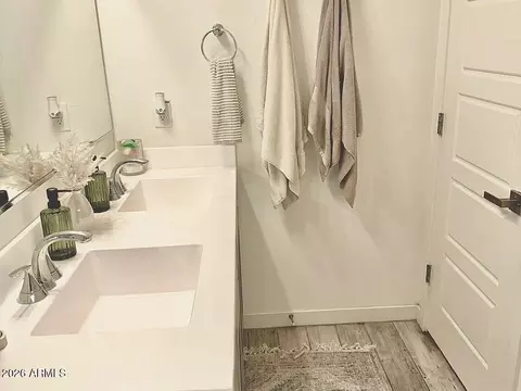 Bath - 2764 E Sequoia Dr, Phoenix, AZ 85050 photo 3 of 3