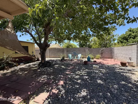 Exterior - 2354 E Betty Elyse Ln, Phoenix, AZ 85022 photo 2 of 8