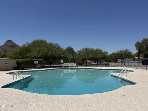 Exterior - 2354 E Betty Elyse Ln, Phoenix, AZ 85022 photo 6 of 8
