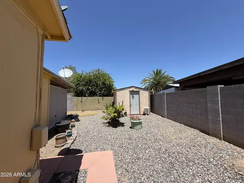 Exterior - 2354 E Betty Elyse Ln, Phoenix, AZ 85022 photo 4 of 8