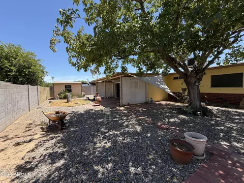 Exterior - 2354 E Betty Elyse Ln, Phoenix, AZ 85022 photo 3 of 8