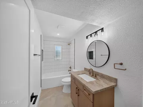 Bath - 1712 E Whitton Ave, Phoenix, AZ 85016 photo 4 of 5