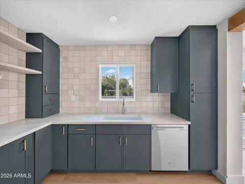 Kitchen - 1712 E Whitton Ave, Phoenix, AZ 85016 photo 3 of 4